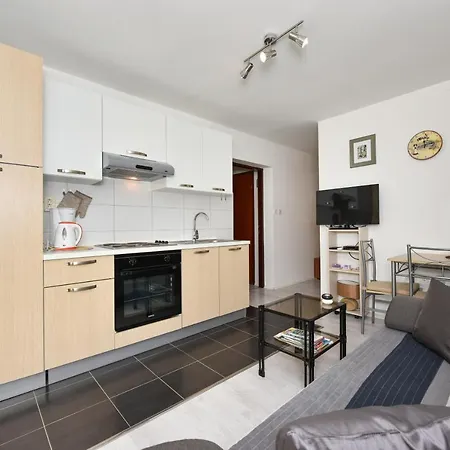 Lovely In The Groundfloor アパート ザダル