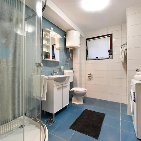 Lovely In The Groundfloor ザダル