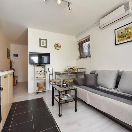 아파트 Lovely In The Groundfloor 자다르